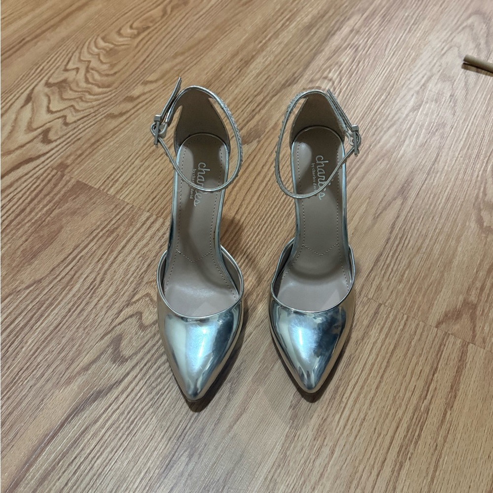 Charlies Women's Silver Pointed Toe Heels
